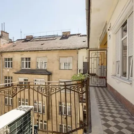 Dream In Budapest-steps To Budaeye &fashionst * Budapešť